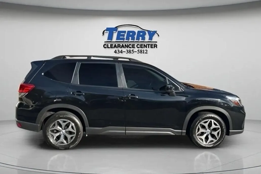 2021 Subaru Forester Premium photo 1