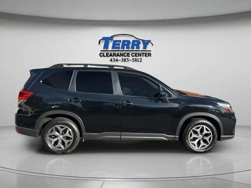 2021 Subaru Forester Premium photo 1