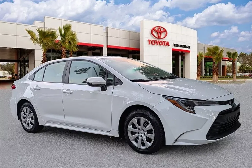 2024 Toyota Corolla LE photo 1