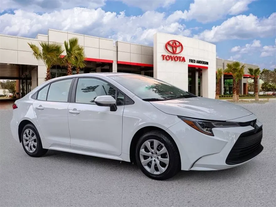 2024 Toyota Corolla LE photo 1