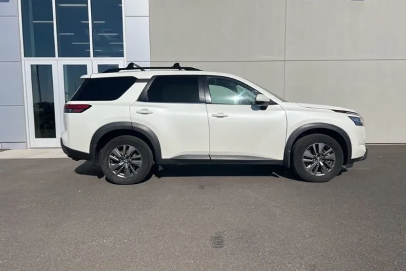 2022 Nissan Pathfinder SV photo 1