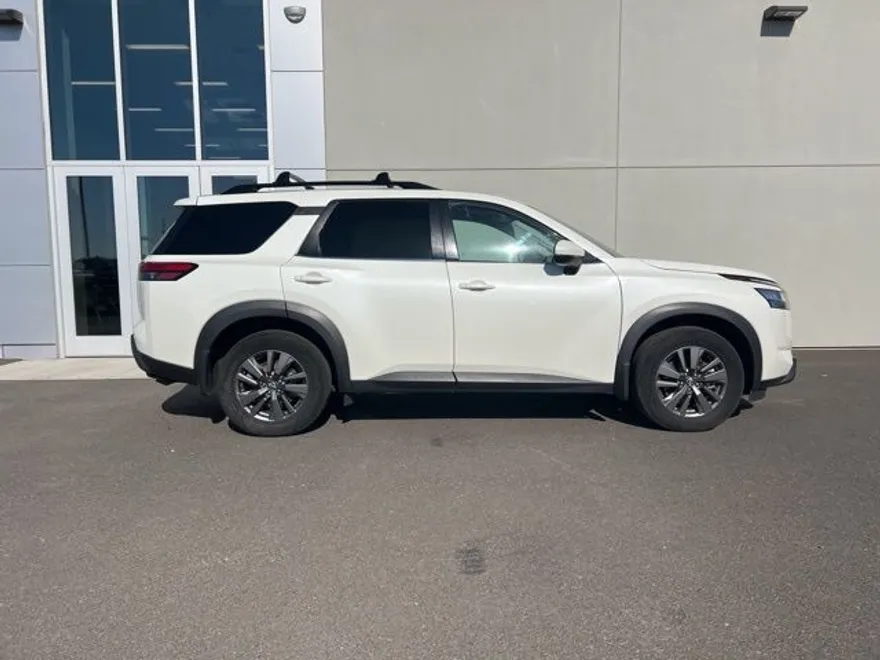 2022 Nissan Pathfinder SV photo 1