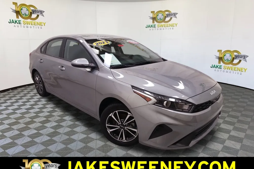 2023 Kia Forte LXS photo 1