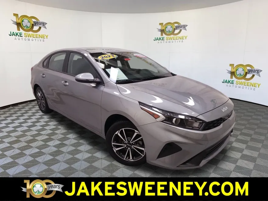 2023 Kia Forte LXS photo 1