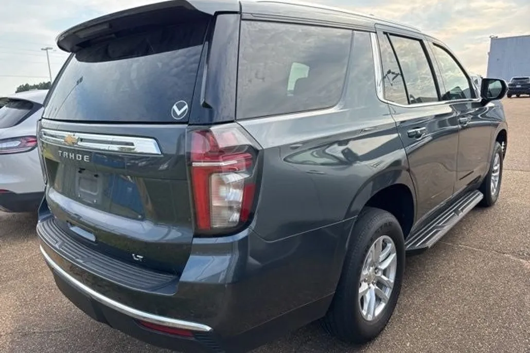 2021 Chevrolet Tahoe LT photo 1