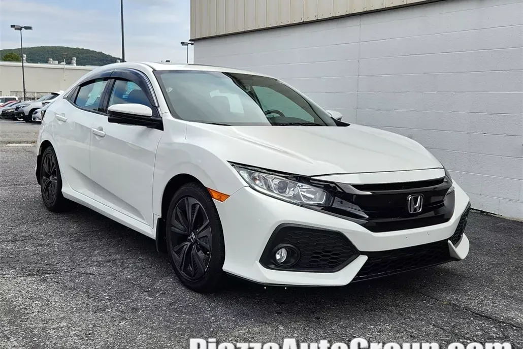 2017 Honda Civic EX-L Hatchback photo 1
