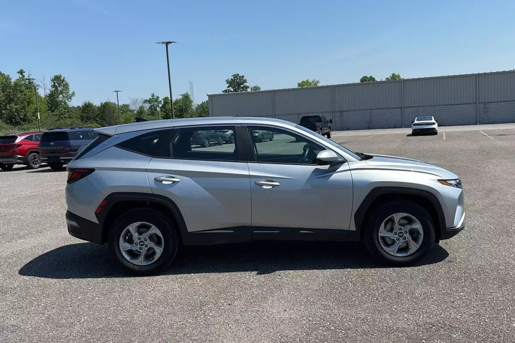 2023 Hyundai Tucson SE photo 1