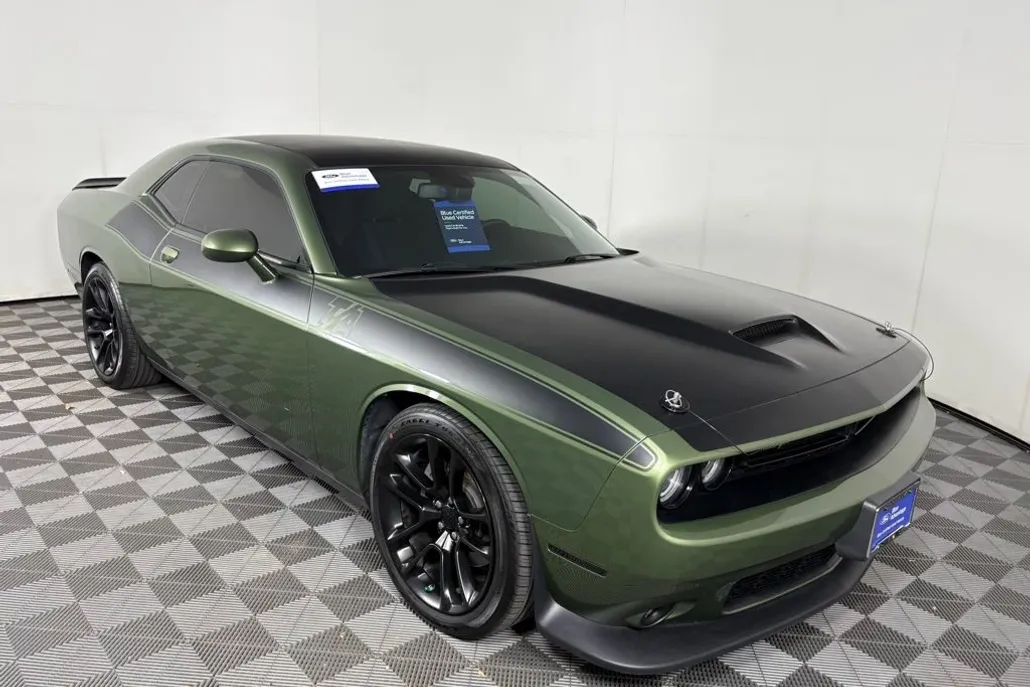 2021 Dodge Challenger R/T photo 1