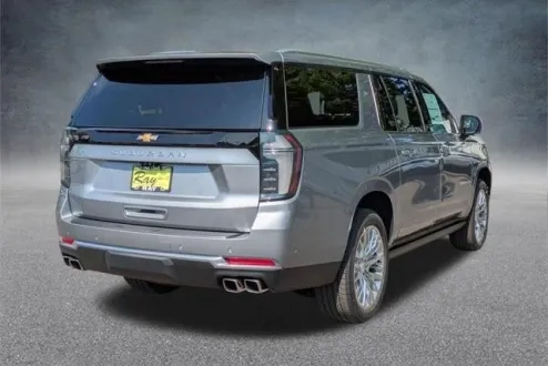 2025 Chevrolet Suburban High Country photo 3