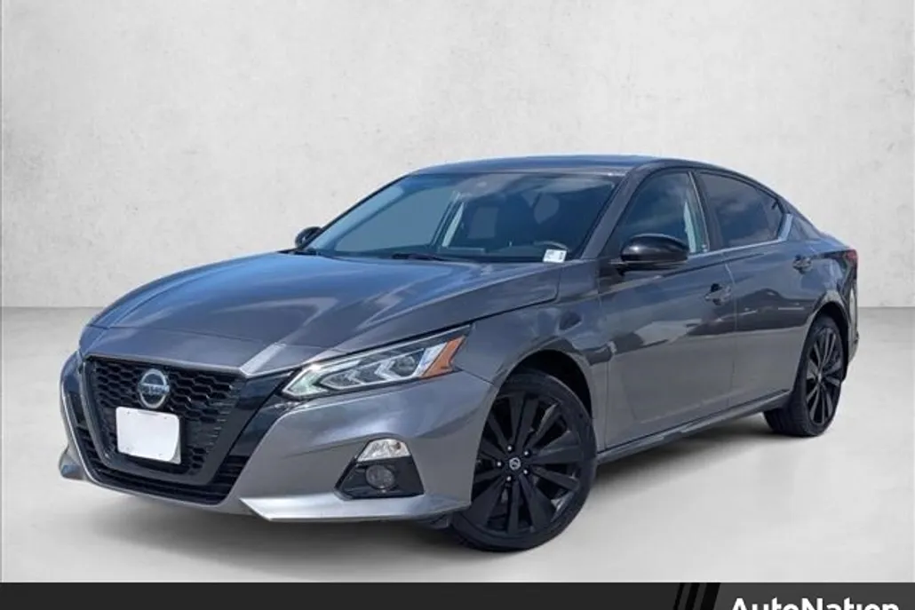 2022 Nissan Altima SR photo 1