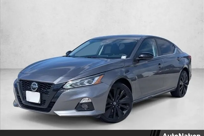2022 Nissan Altima SR photo 1