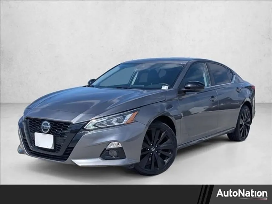 2022 Nissan Altima SR photo 1