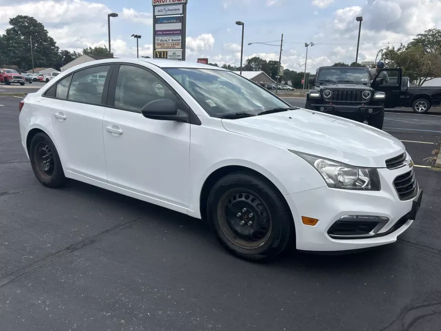 2015 Chevrolet Cruze LS photo 1