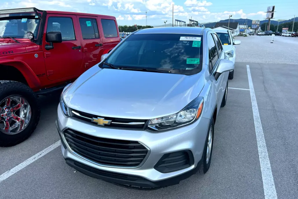 2020 Chevrolet Trax LS photo 1