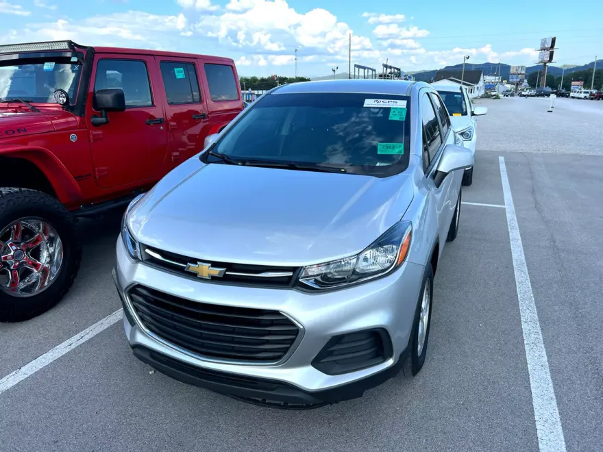2020 Chevrolet Trax LS photo 1