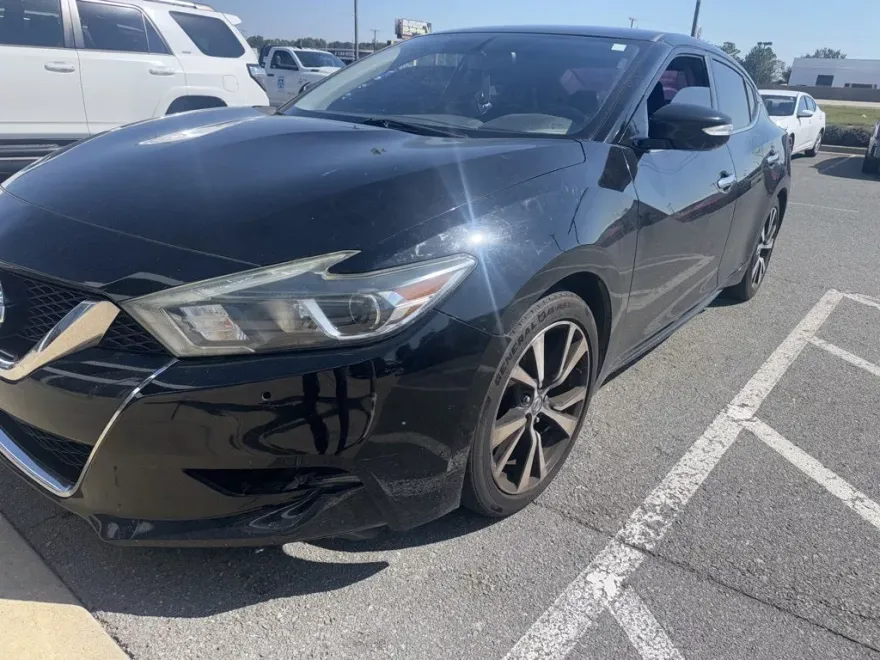 2018 Nissan Maxima SV photo 1