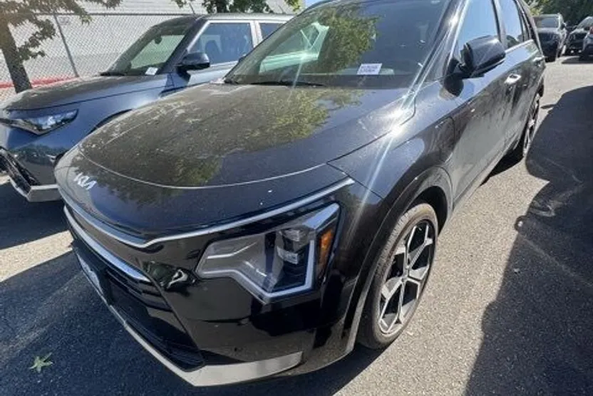 2024 Kia Niro Plug-In Hybrid SX photo 1