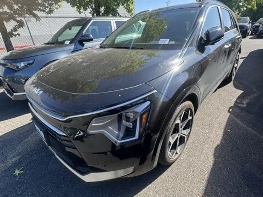 2024 Kia Niro Plug-In Hybrid SX photo 1