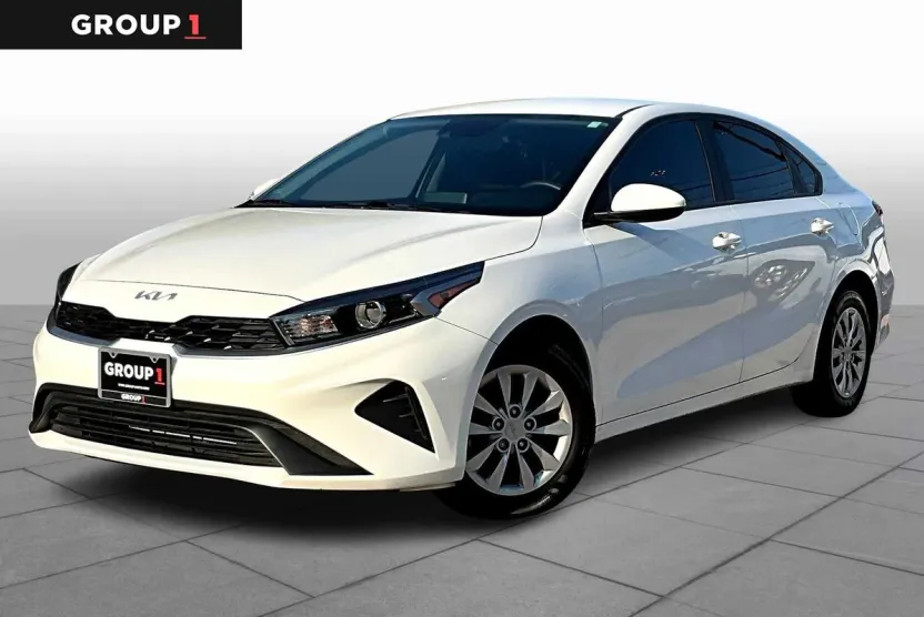 2024 Kia Forte LXS photo 1