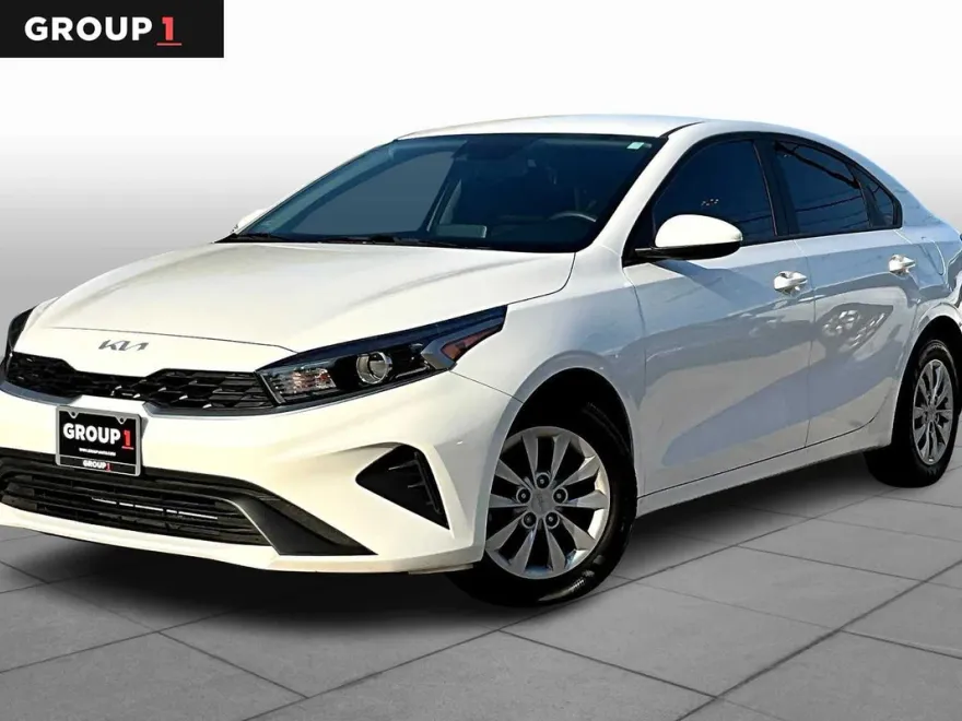 2024 Kia Forte LXS photo 1