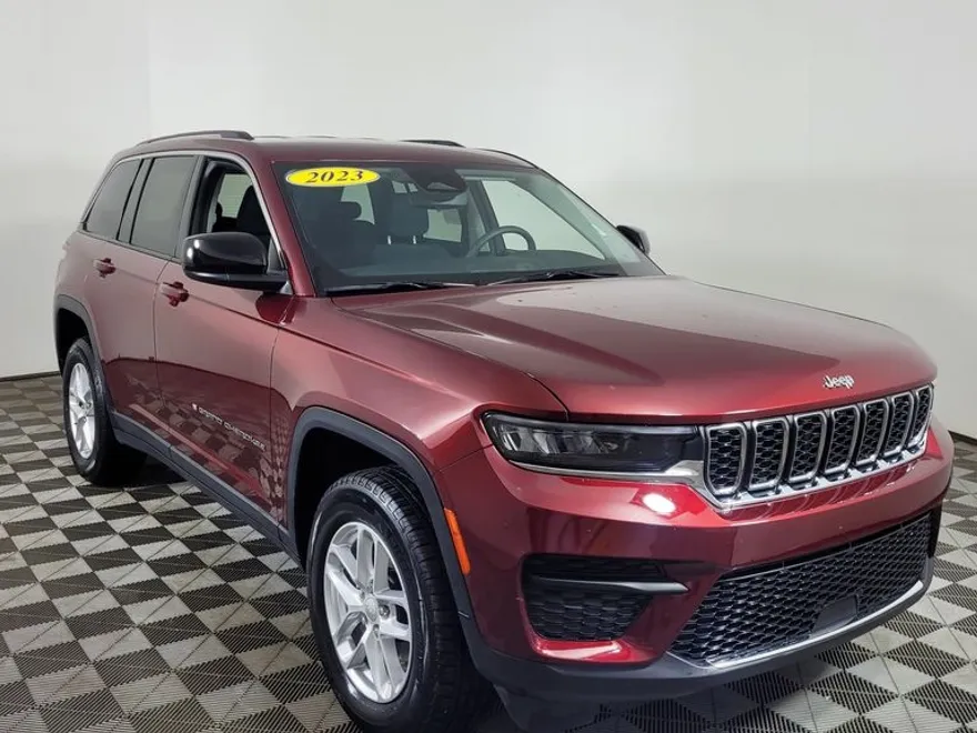 2023 Jeep Grand Cherokee Laredo photo 1