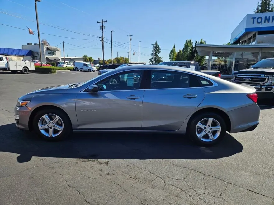 2025 Chevrolet Malibu photo 1