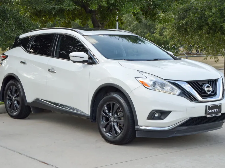 2017 Nissan Murano SV photo 1