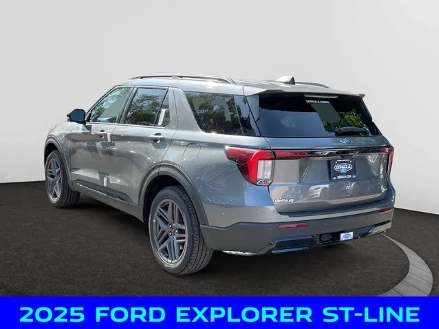 2025 Ford Explorer ST-Line photo 1
