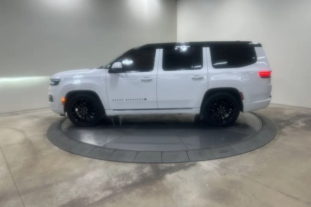 2022 Jeep Grand Wagoneer II photo 1