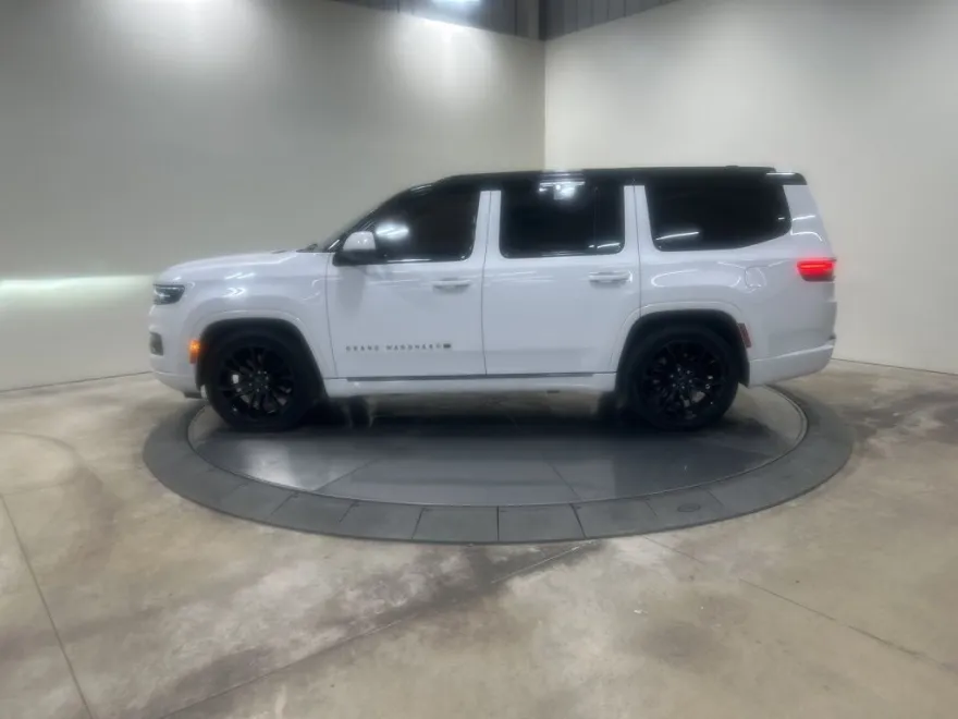 2022 Jeep Grand Wagoneer II photo 1