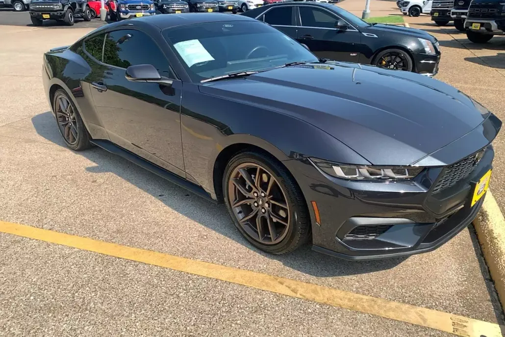 2024 Ford Mustang photo 1