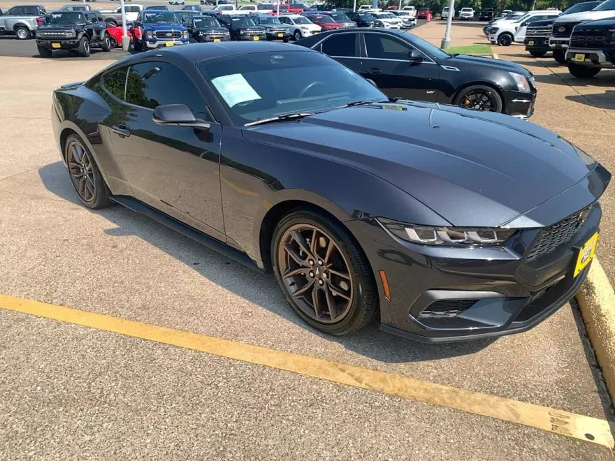 2024 Ford Mustang photo 1