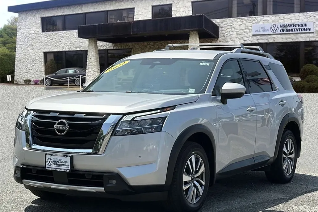 2022 Nissan Pathfinder SL photo 1
