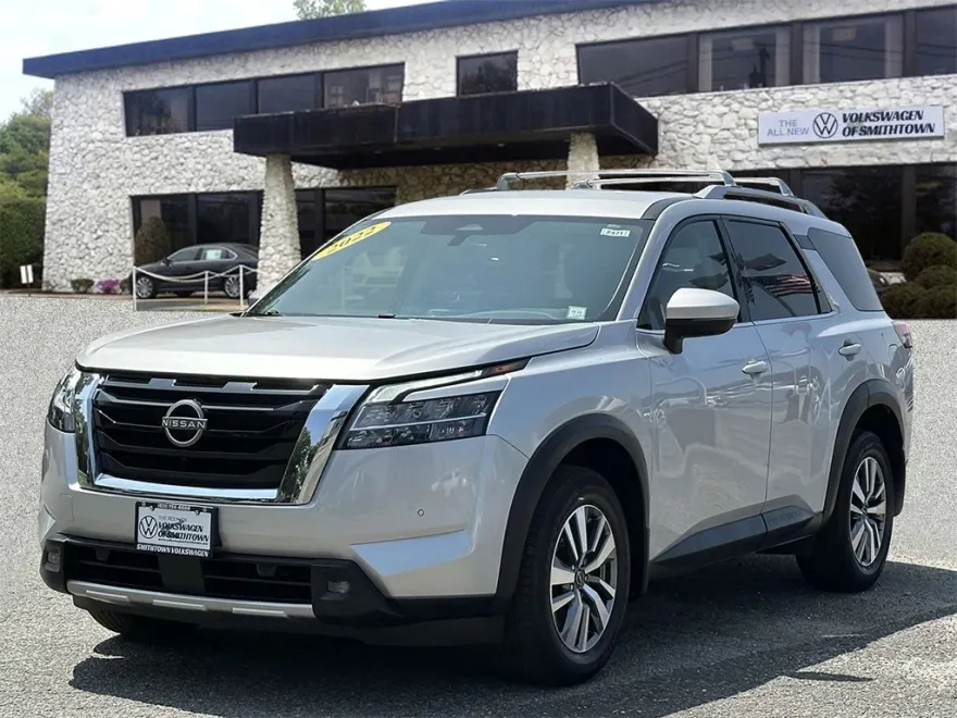 2022 Nissan Pathfinder SL photo 1