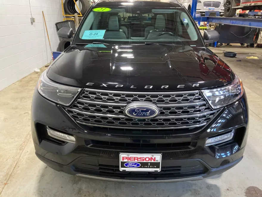 2021 Ford Explorer XLT photo 1