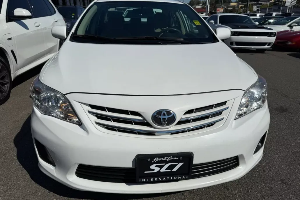 2013 Toyota Corolla LE photo 1