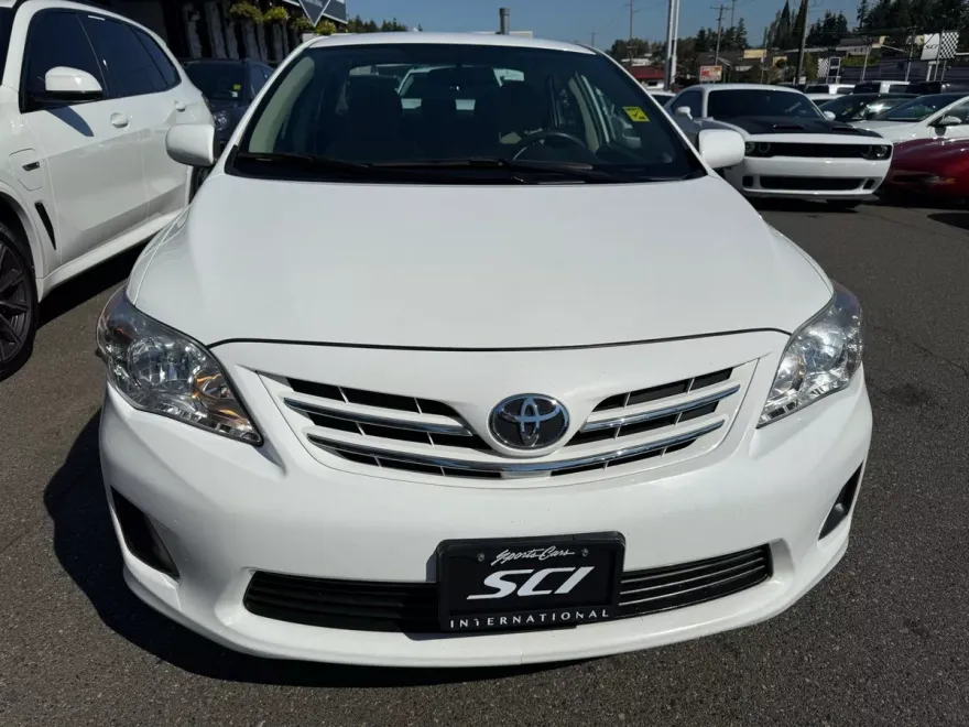 2013 Toyota Corolla LE photo 1