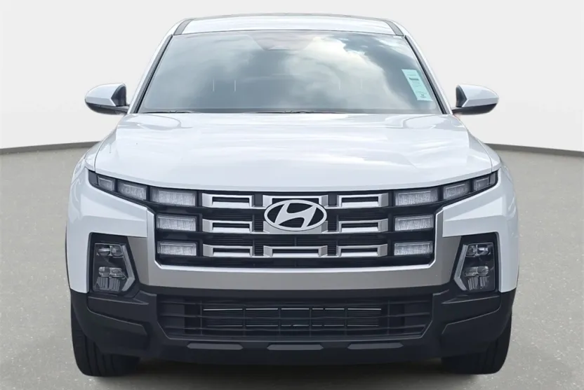 2025 Hyundai Santa Cruz SE photo 1