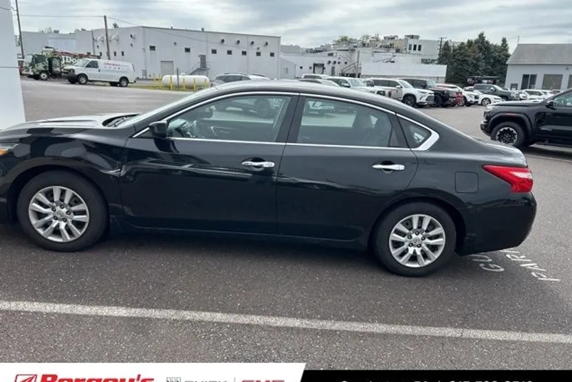 2017 Nissan Altima 2.5 S photo 1