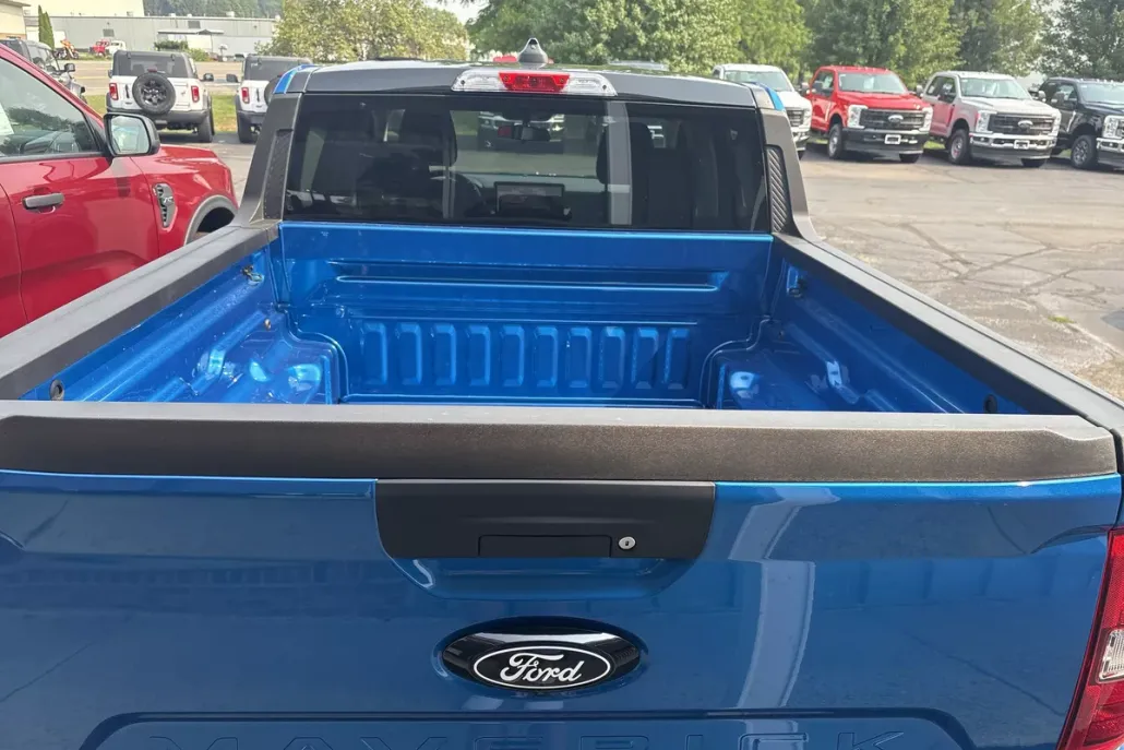 2025 Ford Maverick XLT photo 1