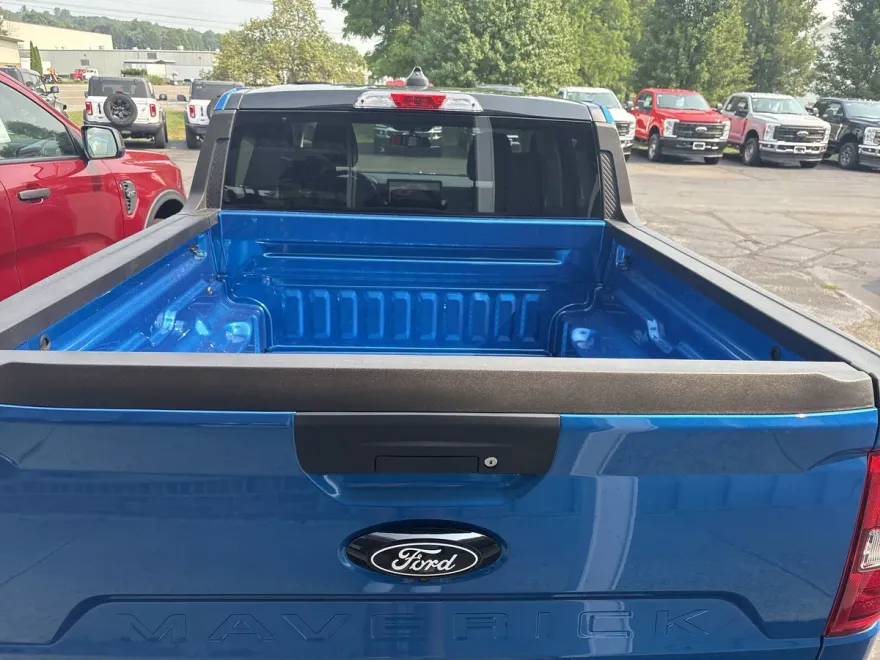 2025 Ford Maverick XLT photo 1