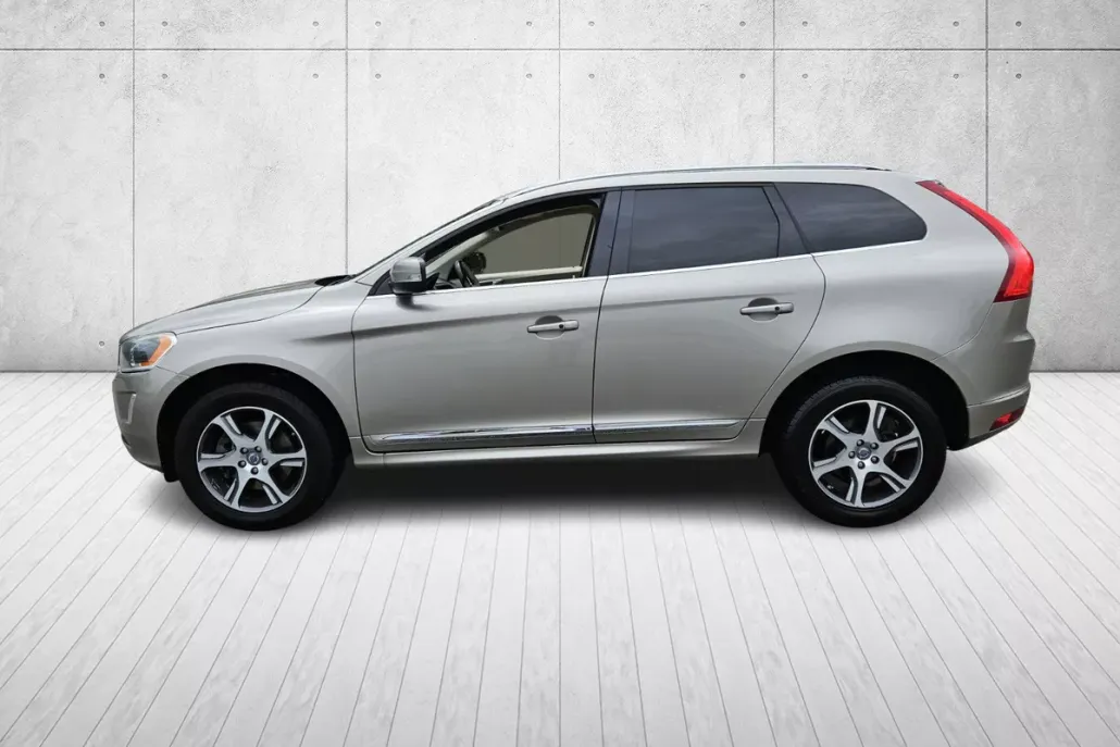 2015 Volvo XC60 T6 Platinum photo 1