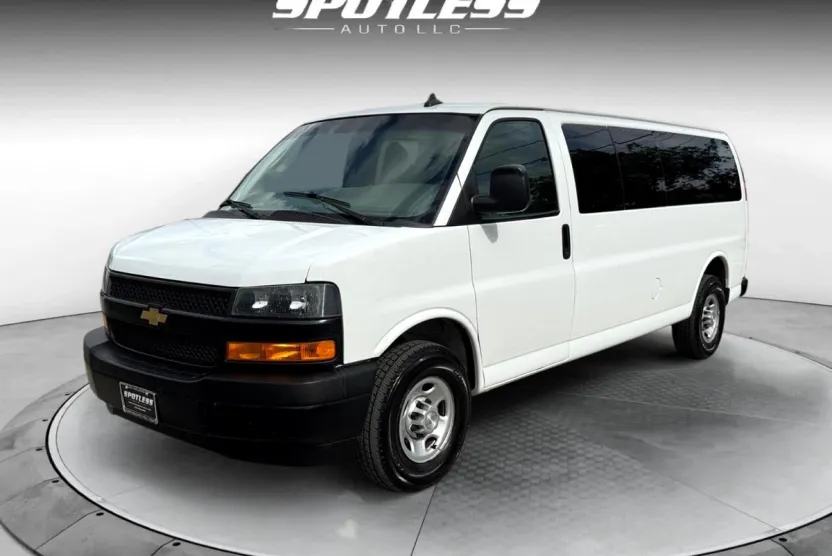 2021 Chevrolet Express LS 3500 photo 1