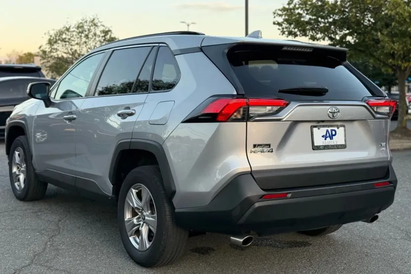 2022 Toyota RAV4 XLE Sport photo 1