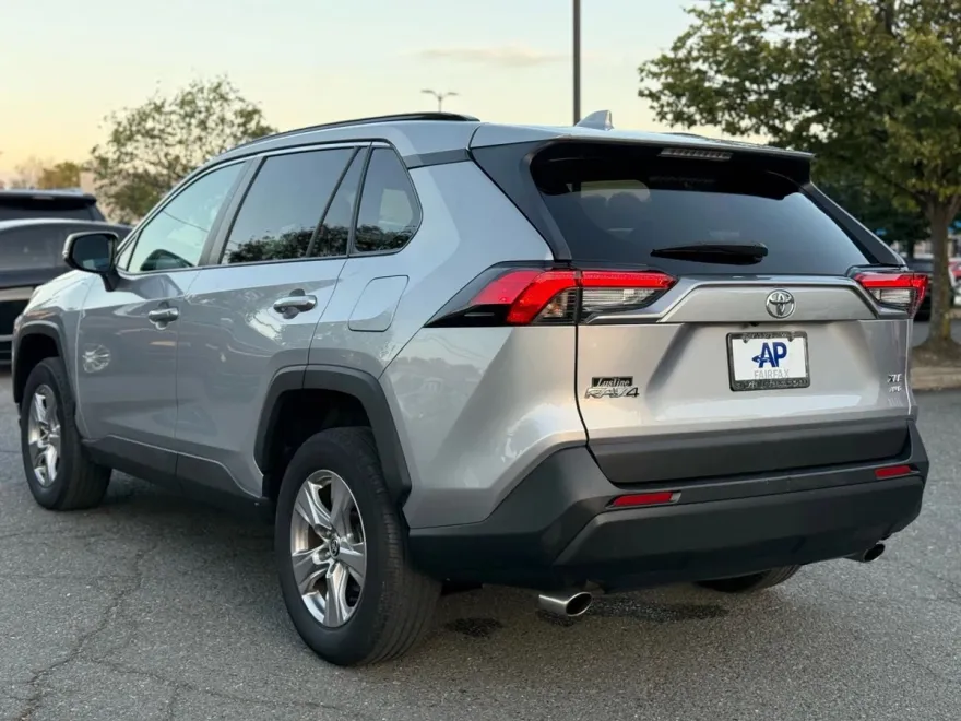 2022 Toyota RAV4 XLE Sport photo 1