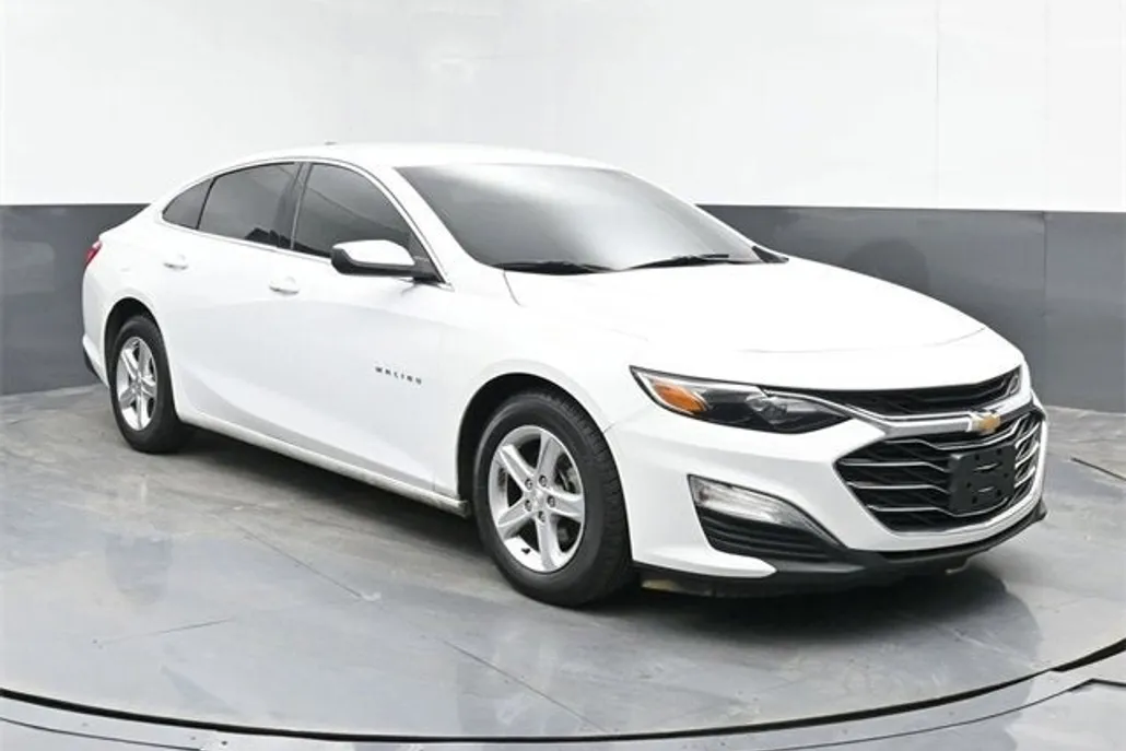 2021 Chevrolet Malibu LS photo 1