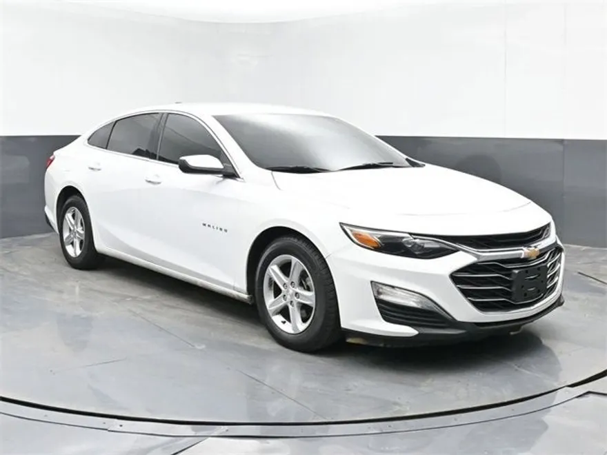 2021 Chevrolet Malibu LS photo 1