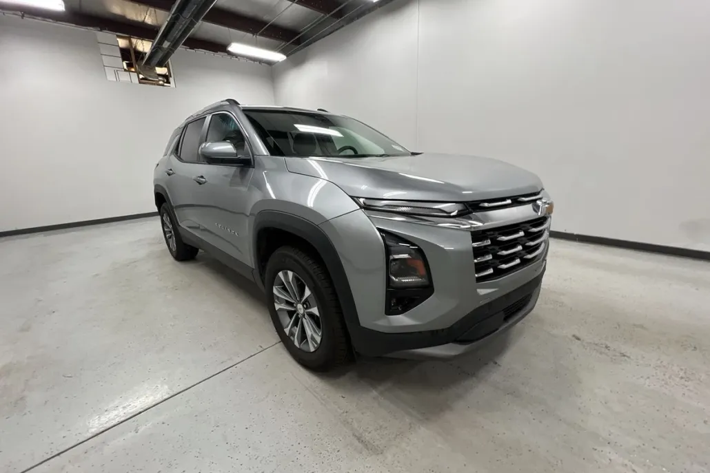 2025 Chevrolet Equinox LT photo 1
