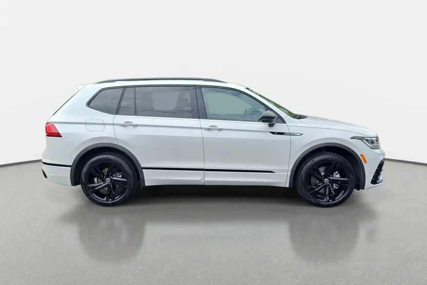 2024 Volkswagen Tiguan SE R-Line Black photo 1