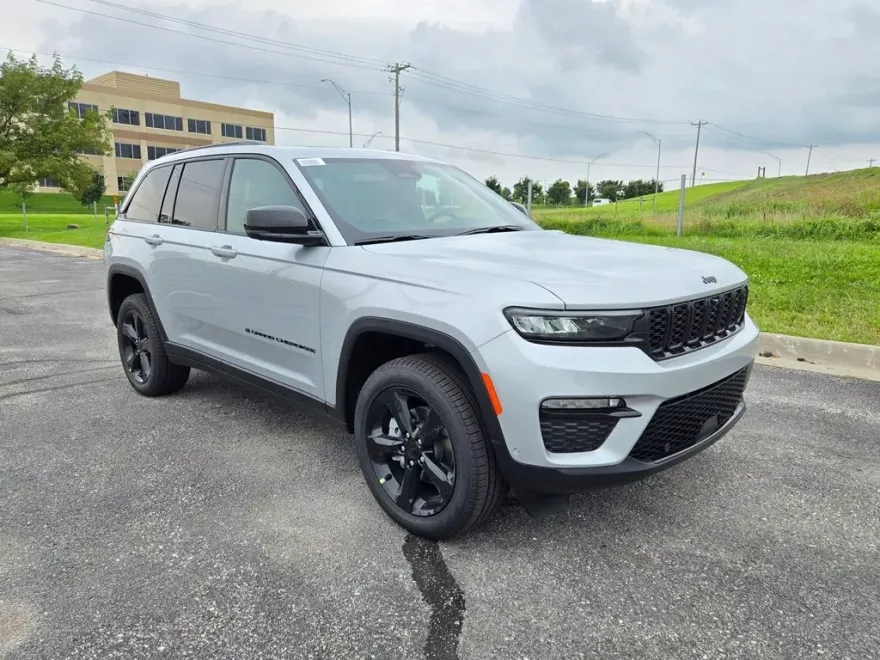 2025 Jeep Grand Cherokee Limited photo 1
